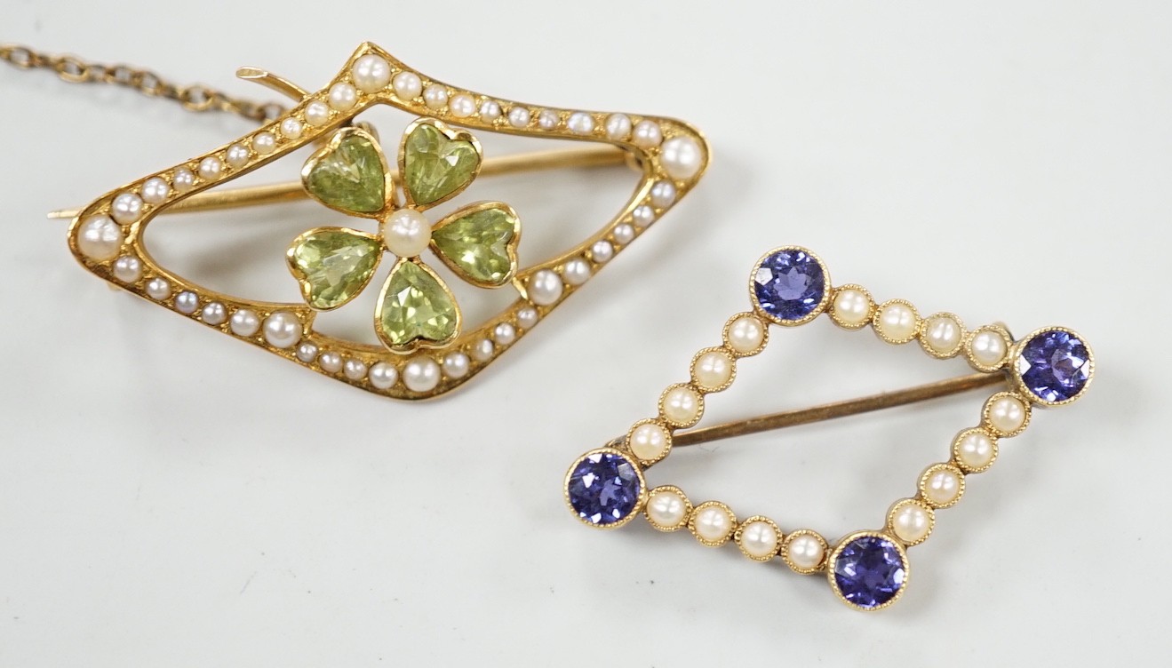 An Edwardian 15ct, peridot and seed pearl set brooch, 36mm and a similar sapphire and split pearl set brooch, gross weight 8.1 grams.